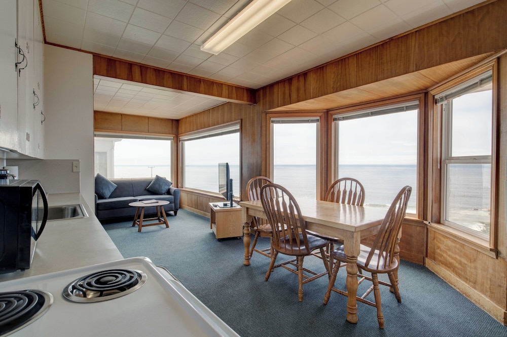 Ester Lee Oceanview Inn - photo 82
