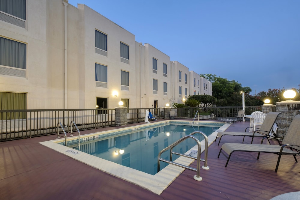 Red Roof Inn Pensacola Fairgrounds - photo 24