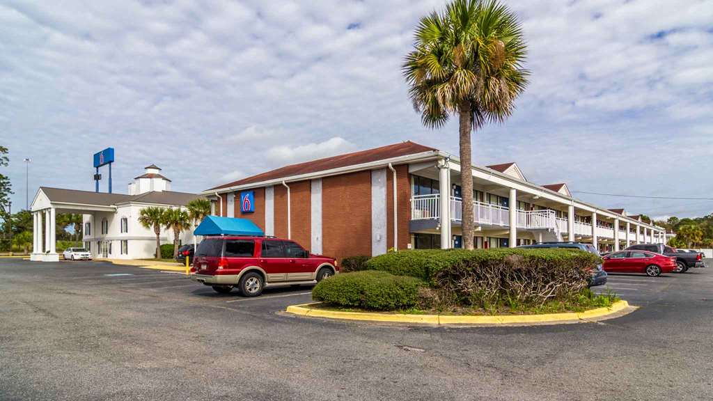 Motel 6 Brunswick GA - featured photo