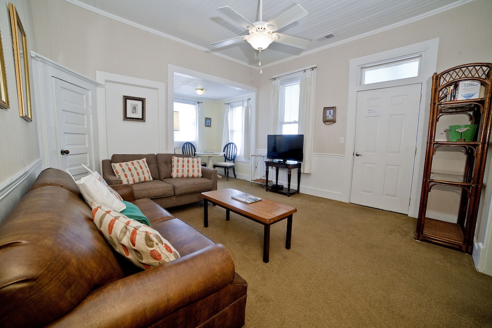 Georgianne Inn & Suites - photo 22