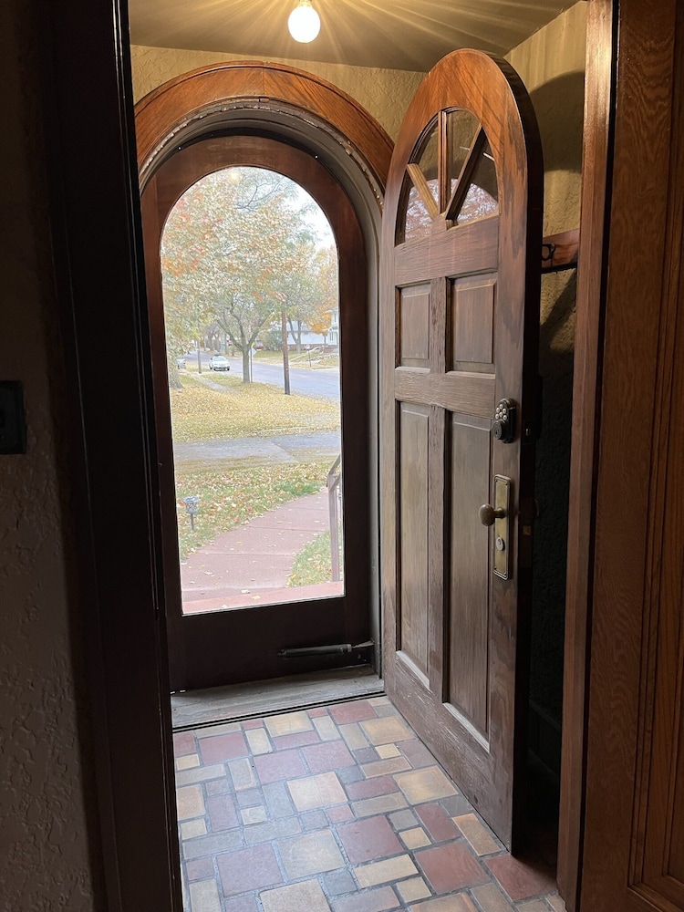 Historic Twin Tudors Inn - photo 59
