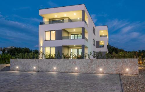Vila Stemark — 4-Star Luxury Hotel in Njivice, Croatia
