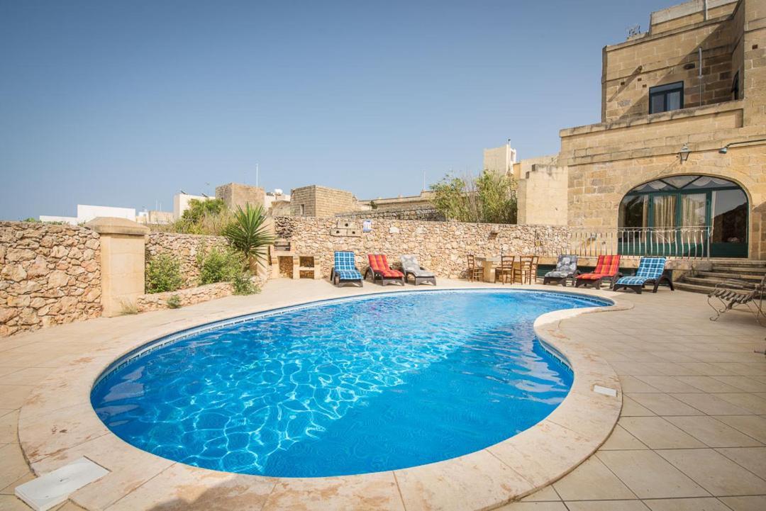 3 Bedroom Holiday Home With Private Pool And Views 21060000 — Nadur