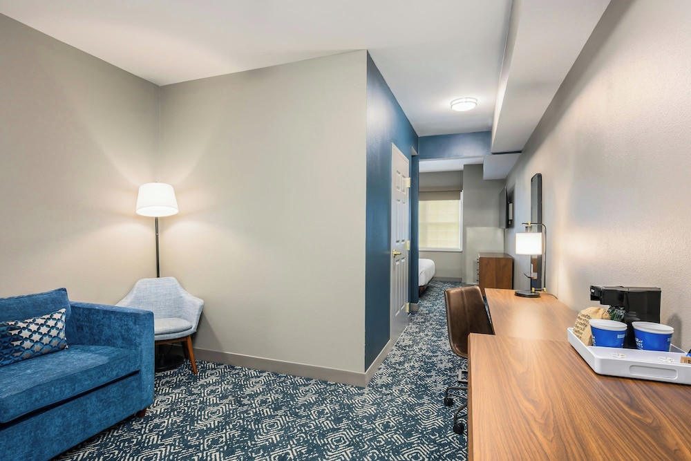 Four Points by Sheraton Bedford Manchester Airport - photo 43