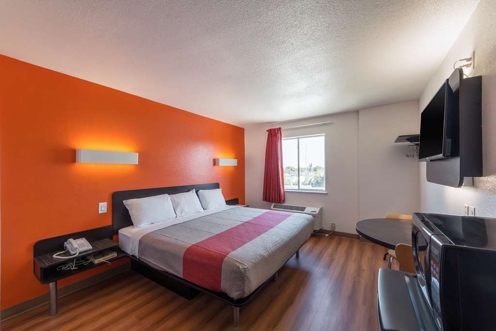 Motel 6 San Antonio TX Downtown Alamo Dome - photo 11