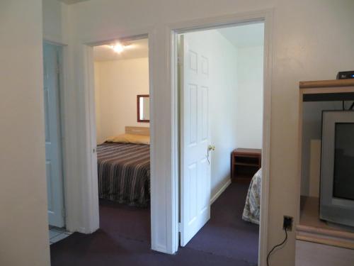 Madison Suites Motel - photo 33