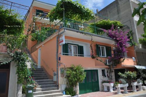 Apartments Tonci — 4-Star Luxury Hotel in Podgora, Croatia