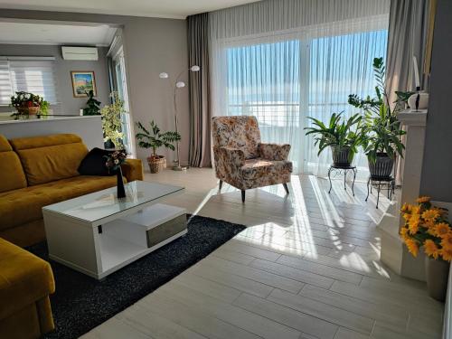 Luxury Apartment Pape — 4-Star Luxury Hotel in Baska Voda, Croatia