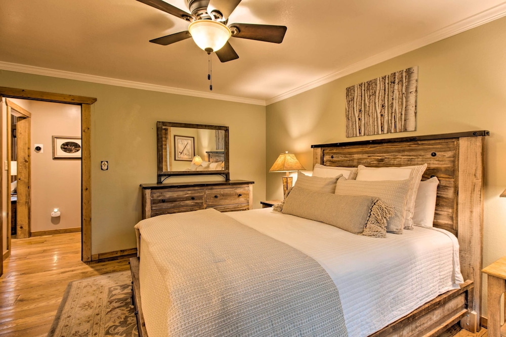Blue Spruce Cabin with Hot Tub And Resort Amenities - photo 9