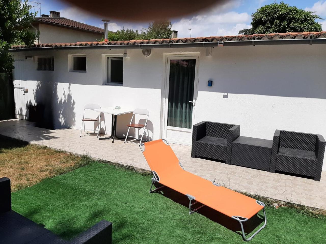 Studio Au Calme Wifi 600m Centre Ville Parking Prive in Castres, France