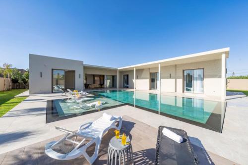 Villa Seyana master piscine privée sans vis à vis — 4-Star Luxury Hotel in Marrakesh, Morocco