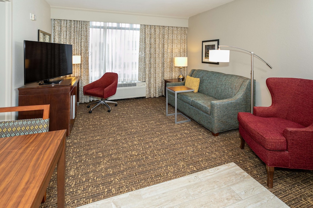 Hampton Inn & Suites Nashville Green Hills - photo 13
