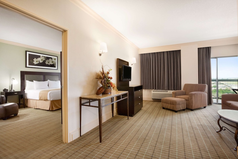 DoubleTree by Hilton Hotel Dallas Love Field - photo 27