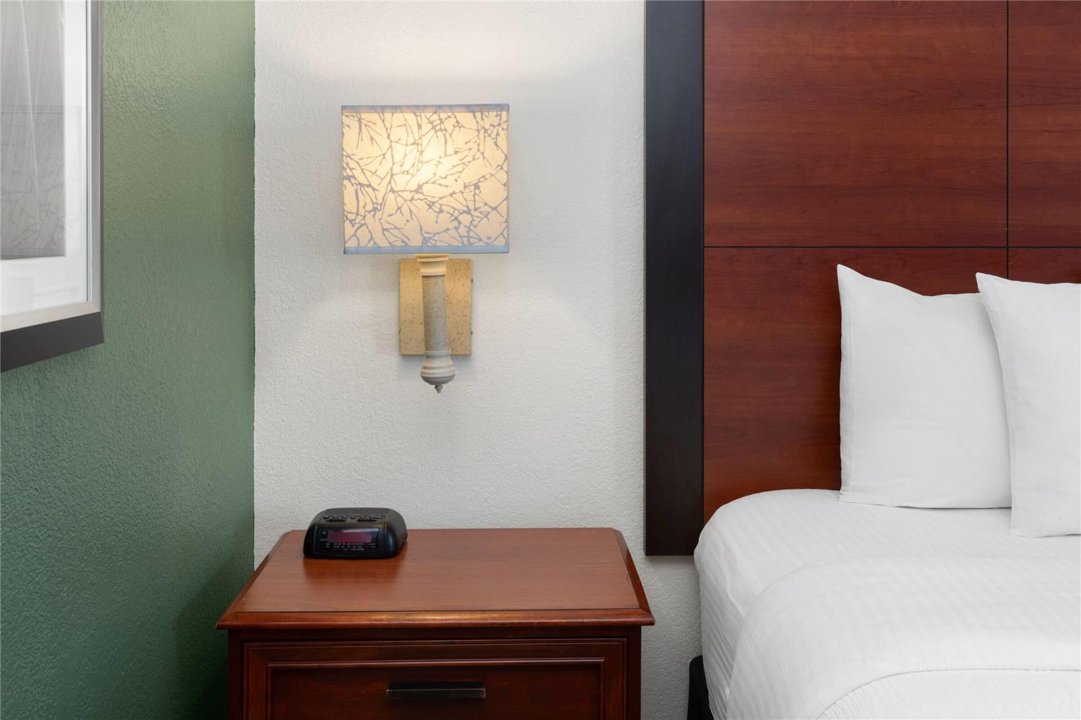 La Quinta Inn & Suites by Wyndham San Antonio Airport - photo 19