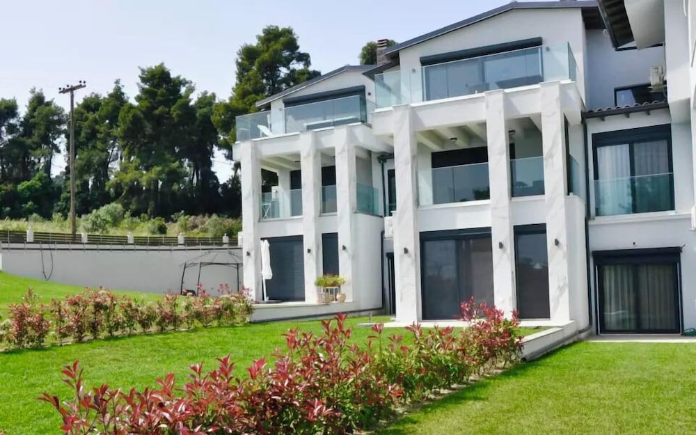 Villa Joana by Halkidiki Villas — 4-Star Luxury Hotel in Kassandreia, Greece