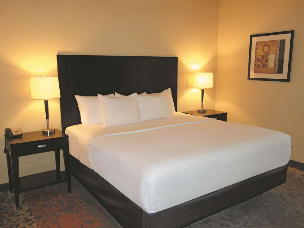 La Quinta Inn & Suites by Wyndham Eastland - photo 34