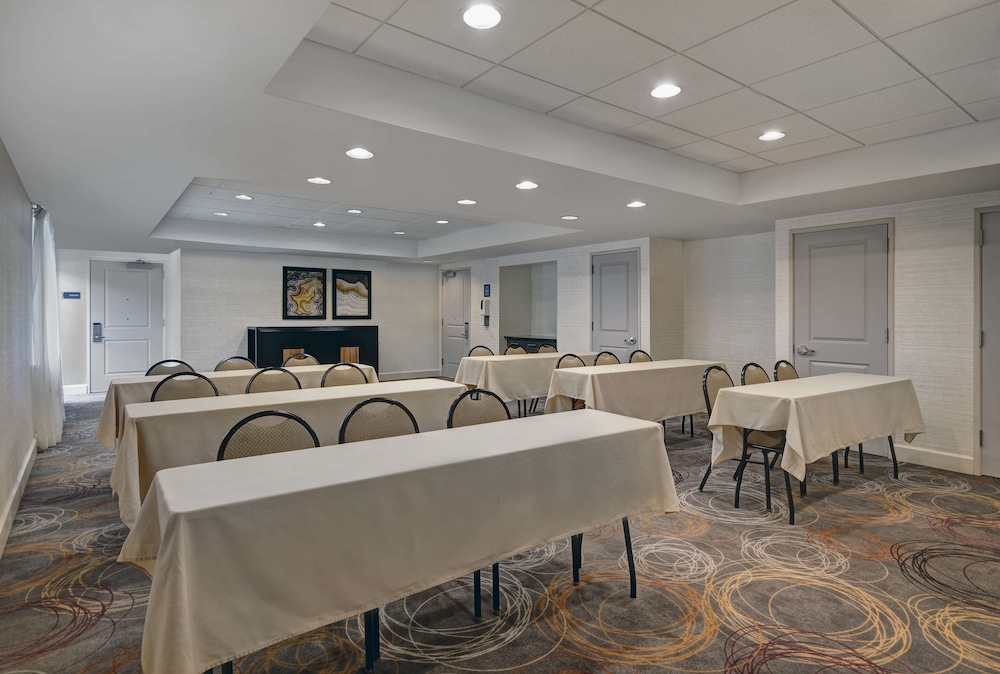 Homewood Suites by Hilton Eatontown - photo 41