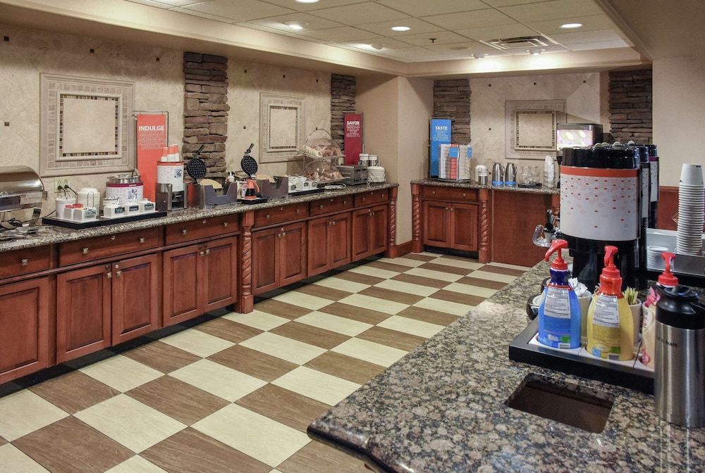 Hampton Inn & Suites Youngstown Canfield - photo 66