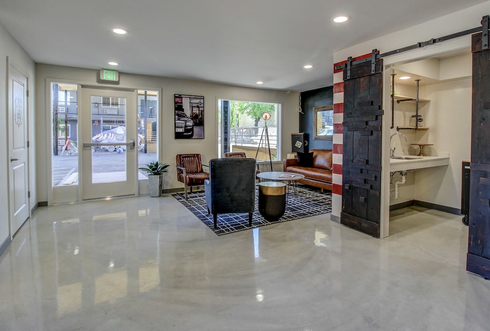 Americana Modern Hotel - photo 3