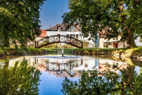 Darovanský Dvůr Wellness & Golf Hotel — 4-Star Luxury Hotel in Brasy, Czech Republic