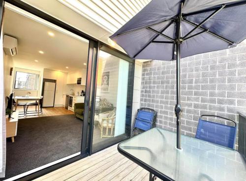 Immaculate 2 Bedroom Townhouse close to Fruitvale train station — 4-Star Luxury Hotel in Auckland, New Zealand