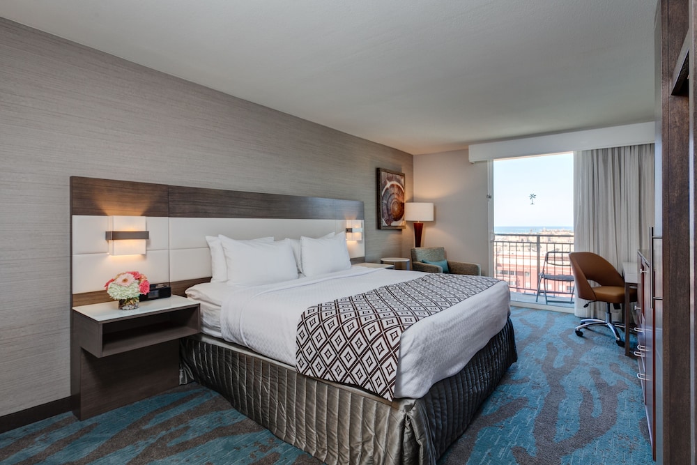 Crowne Plaza Ventura Beach an IHG Hotel - photo 4