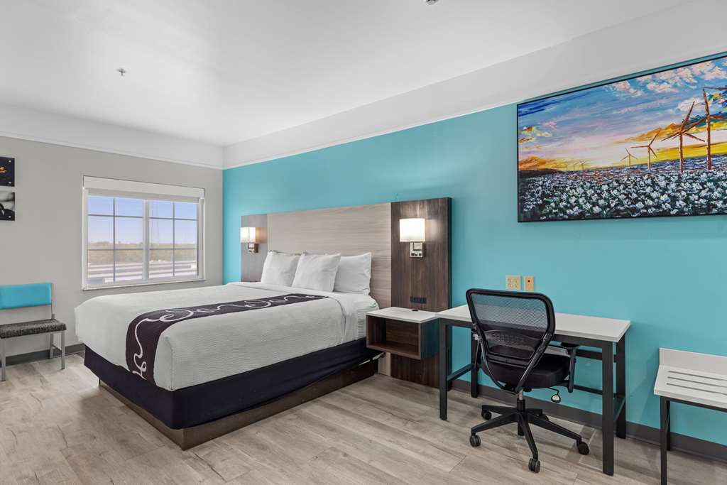 La Quinta Inn & Suites by Wyndham Raymondville - photo 86