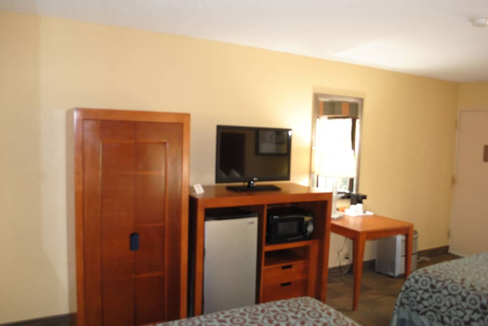 Days Inn by Wyndham Jacksonville Airport - photo 14