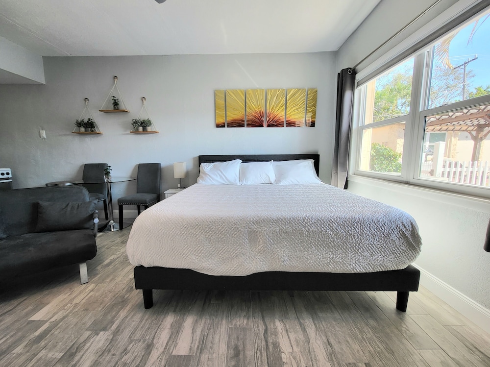 Barefoot Mailman Inn & Suites - photo 9