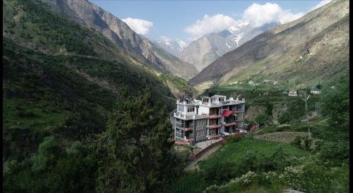 Hotel Blue Pine in Kyelang, India