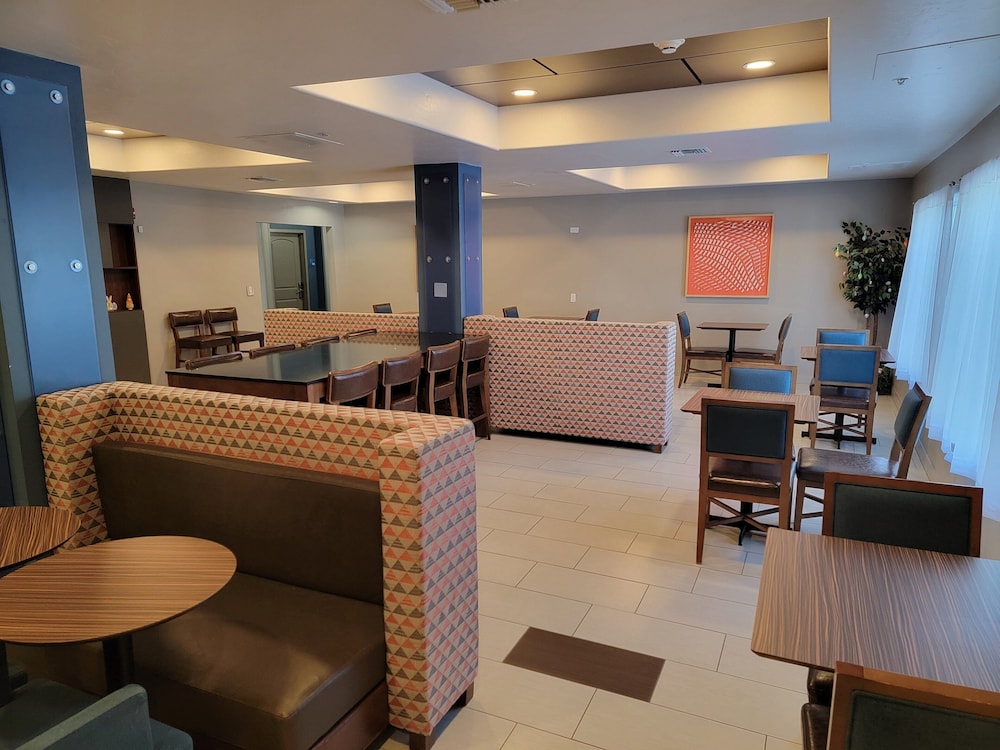 Holiday Inn Express & Suites Casa Grande an IHG Hotel - photo 25