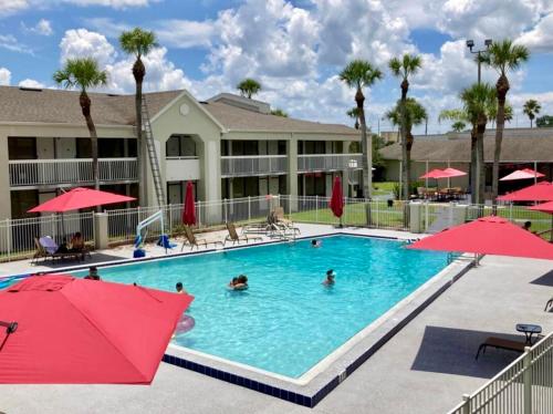Pool WiFi Parking Best Location — 4-Star Luxury Hotel in Kissimmee, United States
