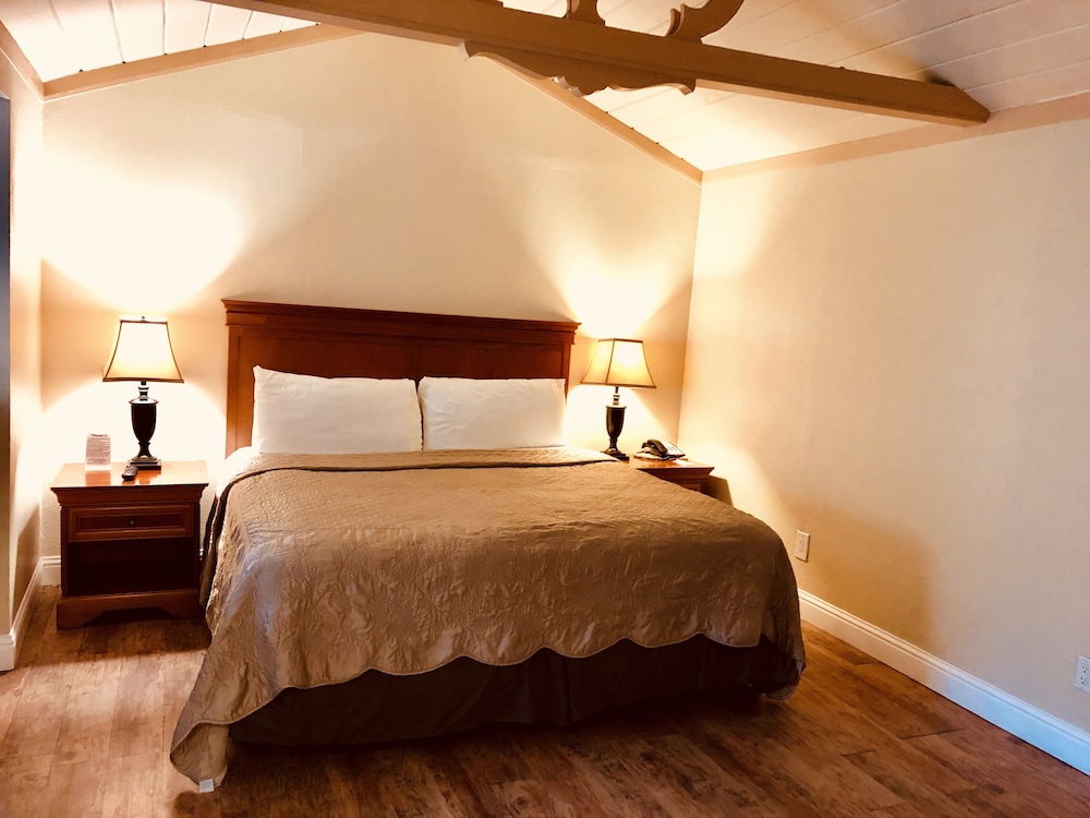 Carmel Resort Inn - photo 10