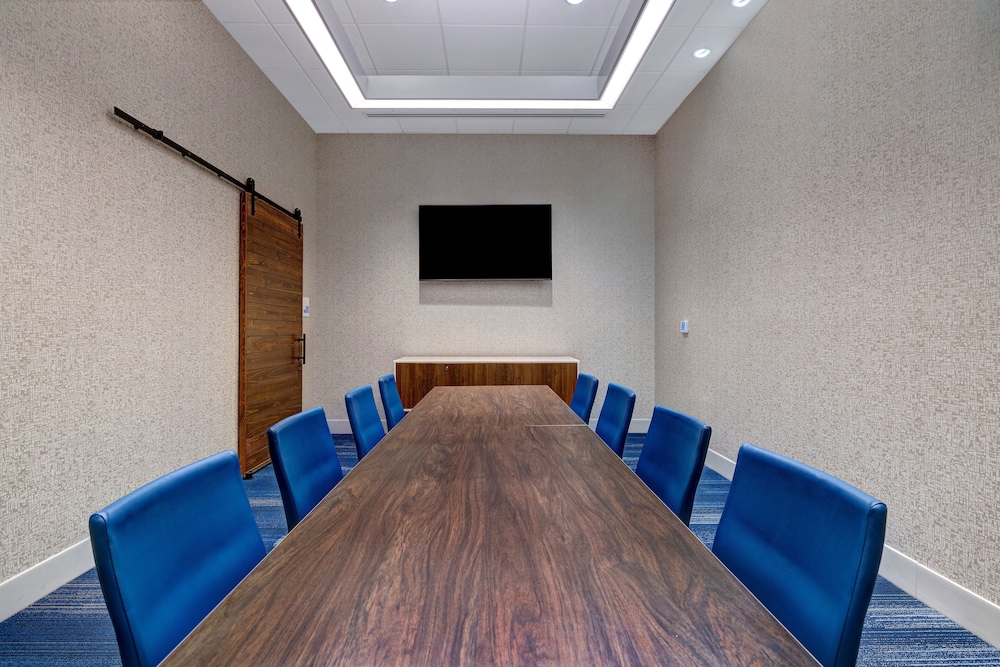Holiday Inn Express and Suites Glendale Downtown - photo 68