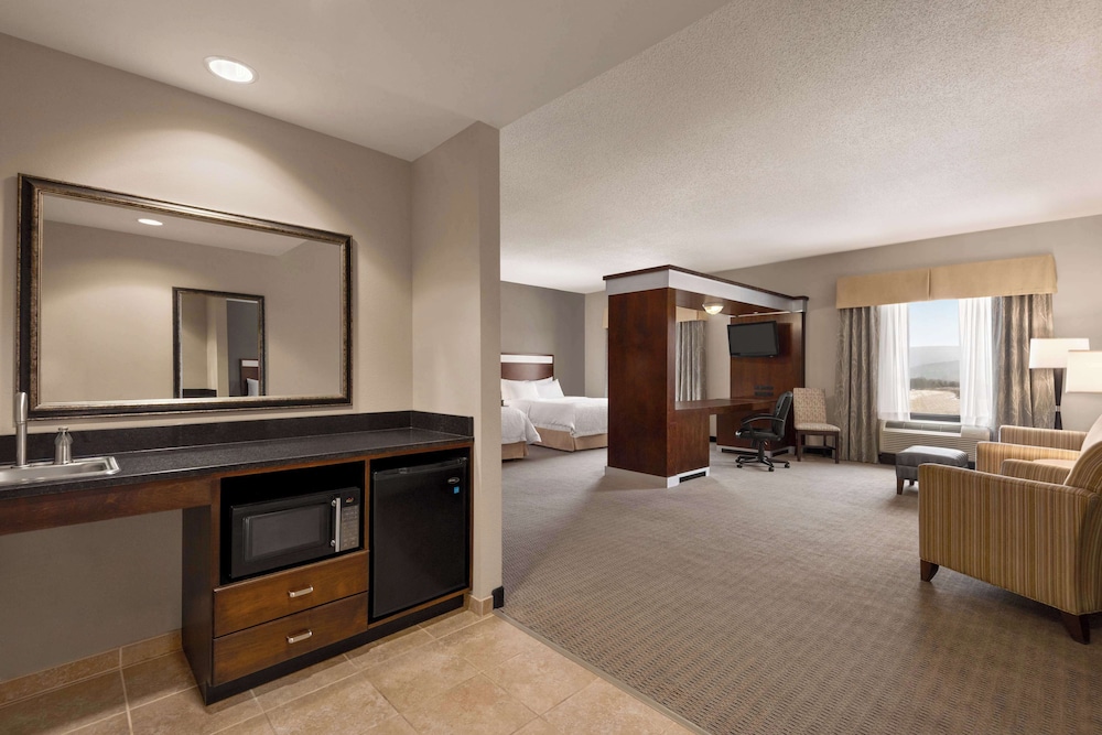 Hampton Inn & Suites Mansfield - photo 13