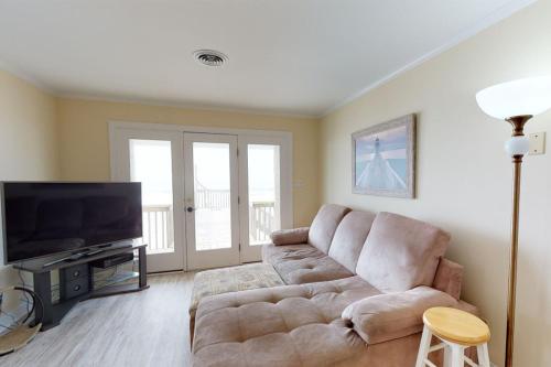 Absolute Beach by Oak Island Accommodations - photo 27