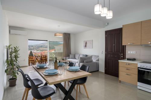 Comfy Apartment with Nice View — 4-Star Luxury Hotel in Argostolion, Greece