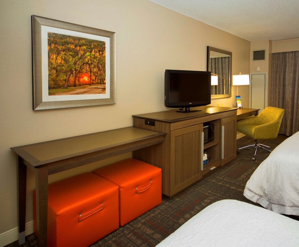 Hampton Inn & Suites Valdosta Conference Center - photo 31