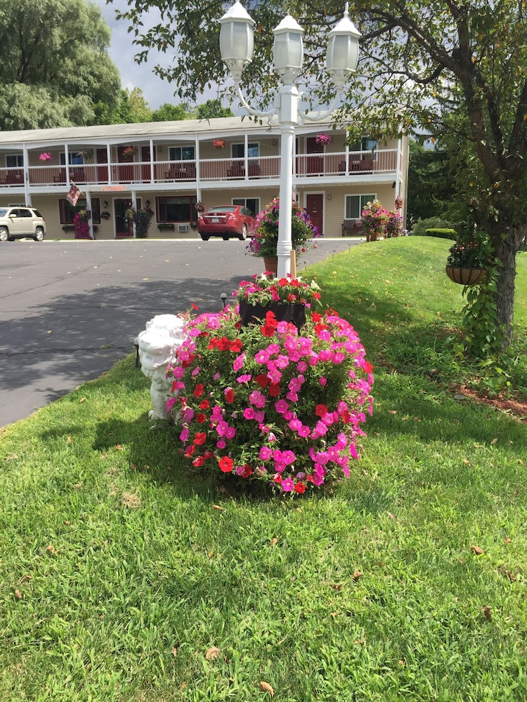 Cozy Corner Motel - photo 25