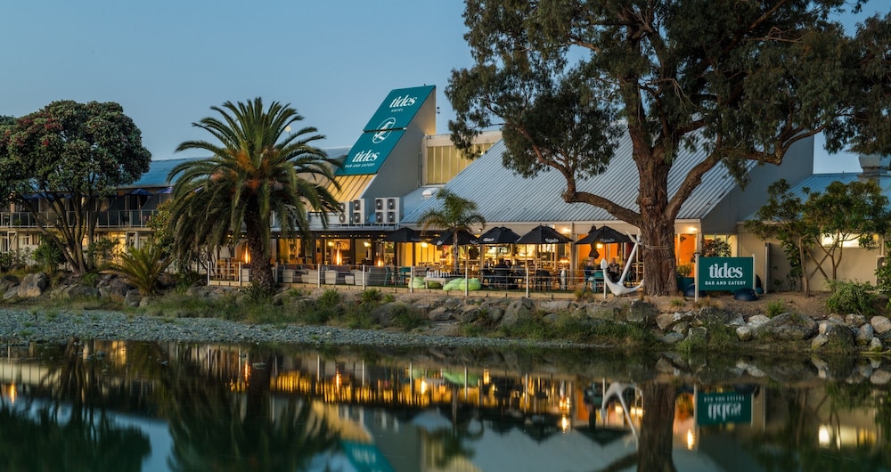 Trailways Hotel Nelson