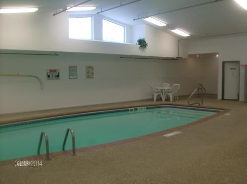King's Inn of Platte - photo 4