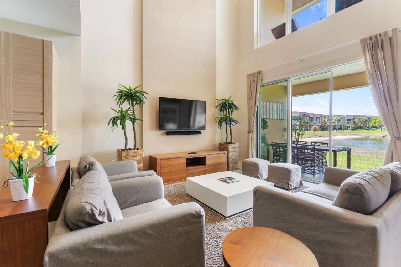 3212 Magic Village 8 guests lakefront 8 min Disney in Orlando, United States