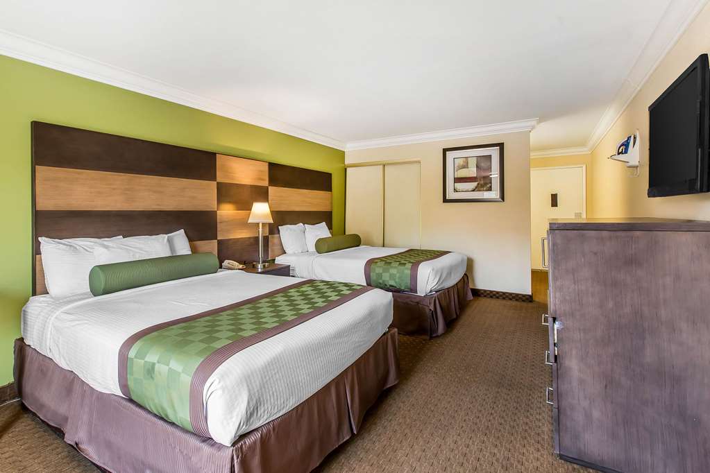 Rodeway Inn & Suites Canyon Lake Menifee West - photo 15