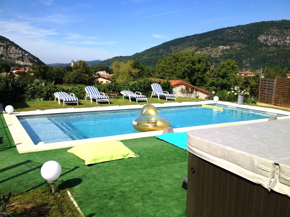 Holiday Home Avenue De Cadirac — 4-Star Luxury Hotel in Foix, France