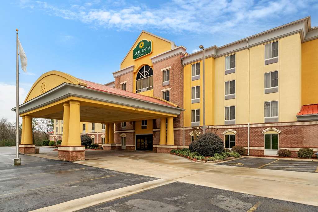 La Quinta Inn & Suites by Wyndham Hot Springs - photo 5