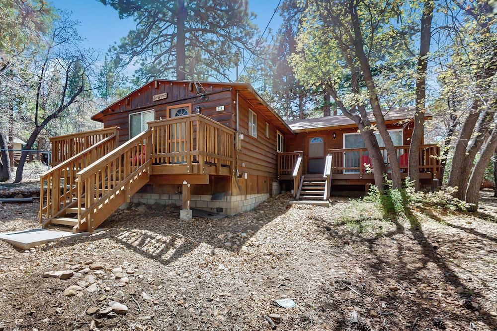 2br Dog Friendly Cabin Close To Lake And Ski Resort — Big Bear City