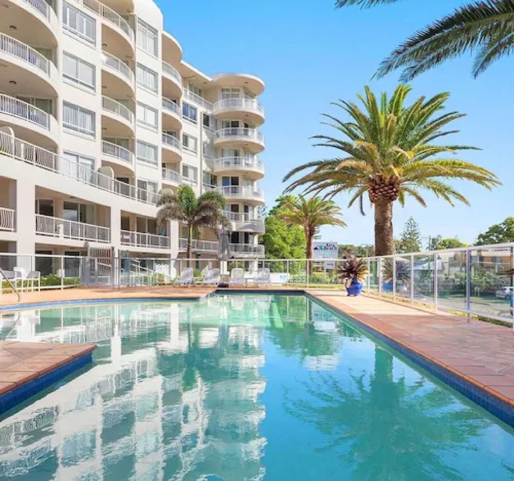 Kirra Beach Apartments — 4-Star Luxury Hotel in Coolangatta, Australia