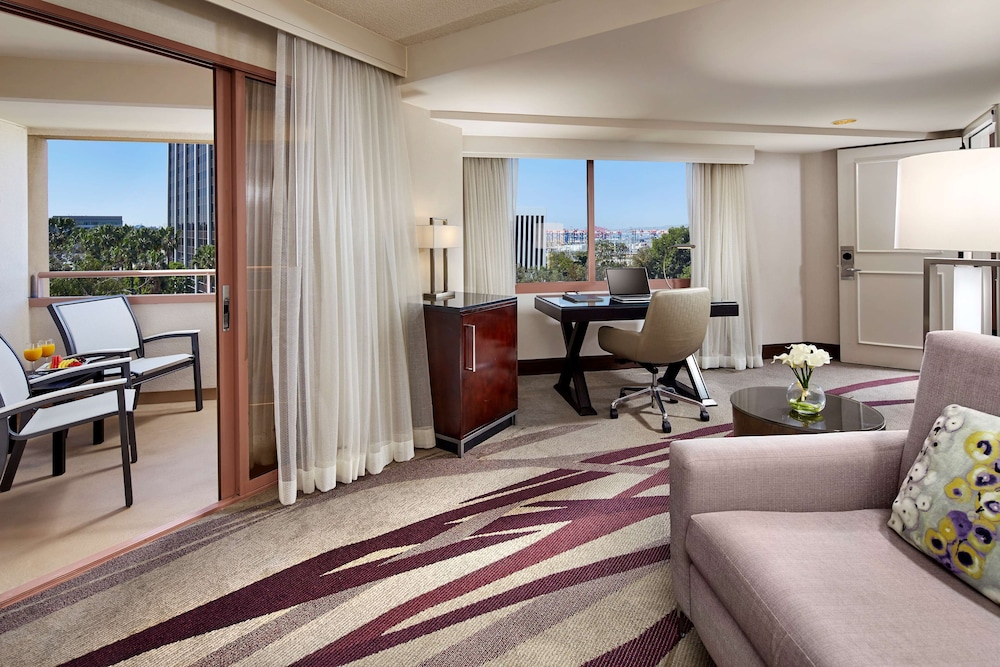 Hilton Long Beach Hotel - photo 18