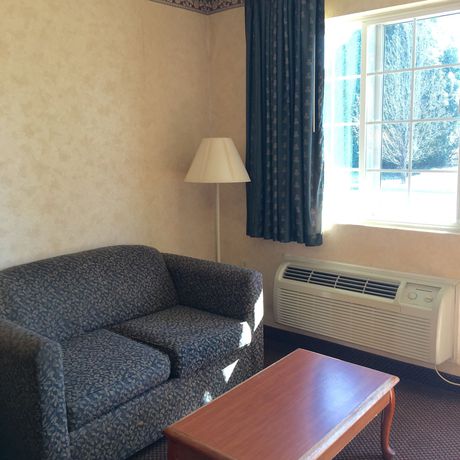 Deerfield Inn and Suites - photo 3