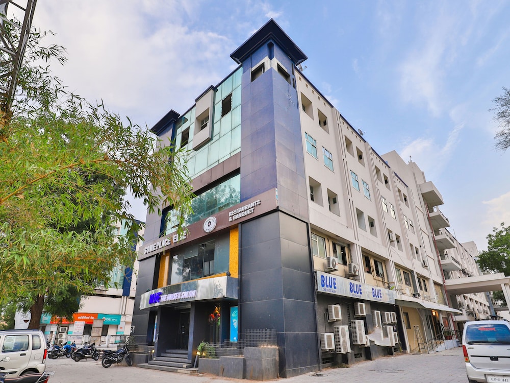 OYO 14942 Hotel Maple Leaf in Gandhinagar, India